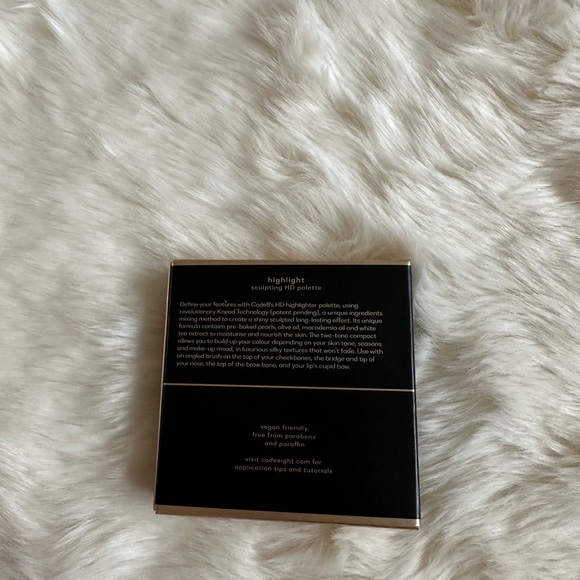 CODE 8 highlight sculpting HD palette - Picture 5 of 10